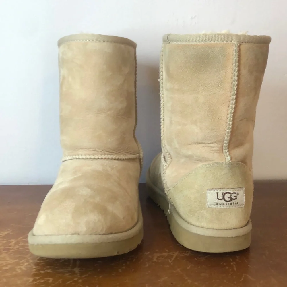 UGG Classic Short 6 - Picture 1 of 5